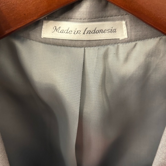 Calvin Klein Grey 2 piece suit, 40R blazer and 34W/30L pants (worn) - Picture 5 of 10